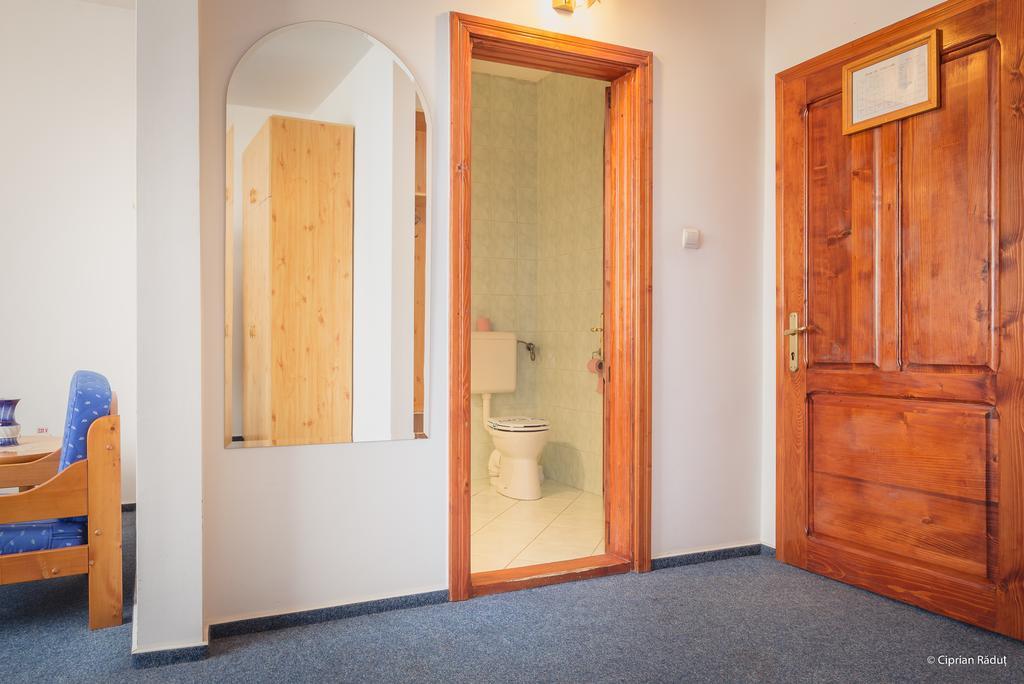 Hotel Iris Tîrnăveni Zewnętrze zdjęcie