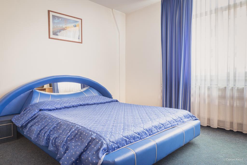 Hotel Iris Tîrnăveni Zewnętrze zdjęcie