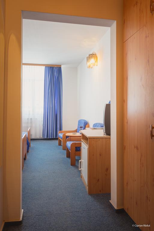 Hotel Iris Tîrnăveni Zewnętrze zdjęcie