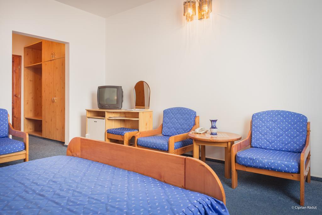 Hotel Iris Tîrnăveni Zewnętrze zdjęcie