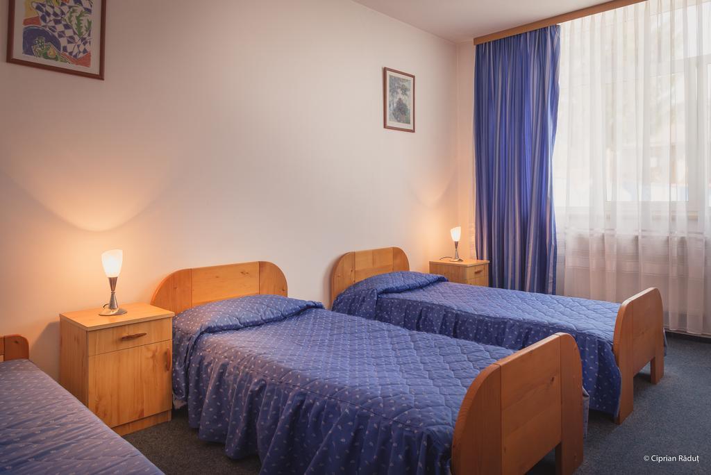 Hotel Iris Tîrnăveni Zewnętrze zdjęcie