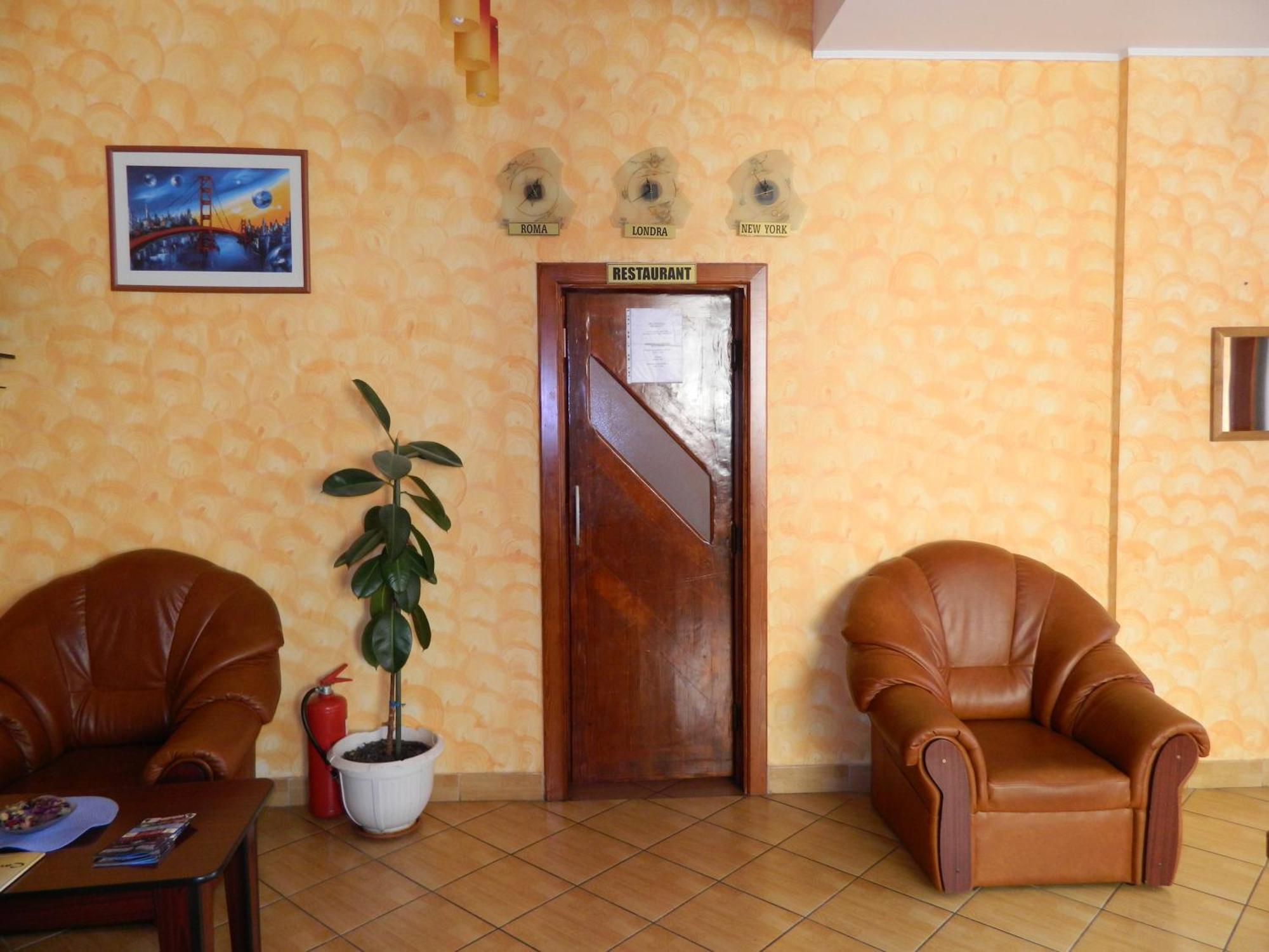 Hotel Iris Tîrnăveni Zewnętrze zdjęcie