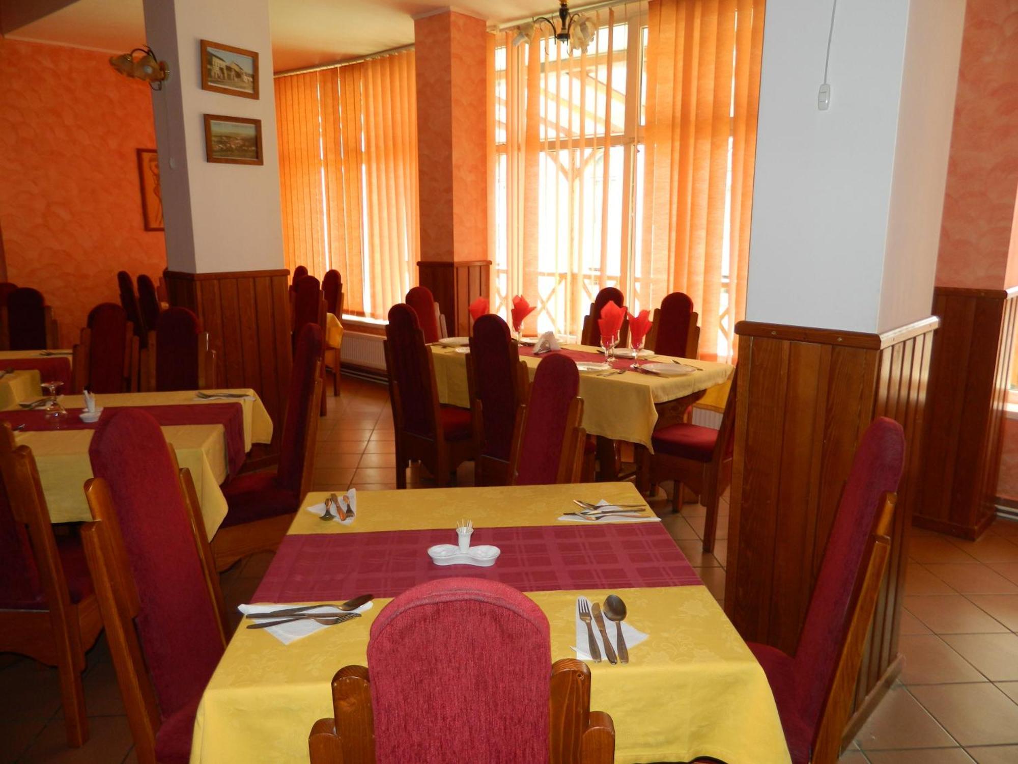 Hotel Iris Tîrnăveni Zewnętrze zdjęcie
