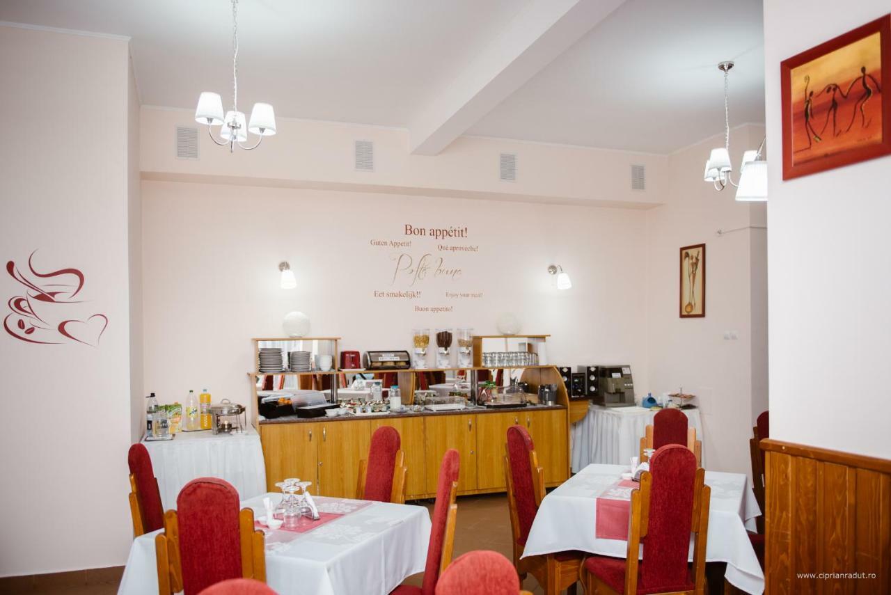 Hotel Iris Tîrnăveni Zewnętrze zdjęcie