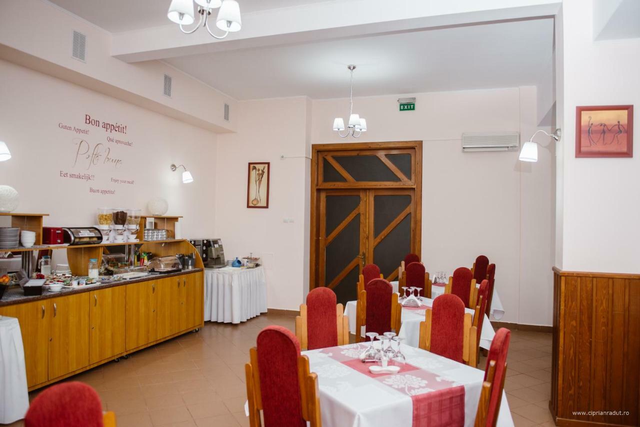 Hotel Iris Tîrnăveni Zewnętrze zdjęcie