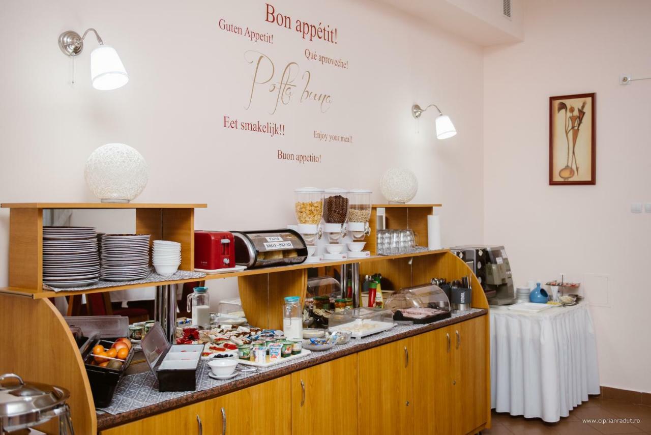 Hotel Iris Tîrnăveni Zewnętrze zdjęcie