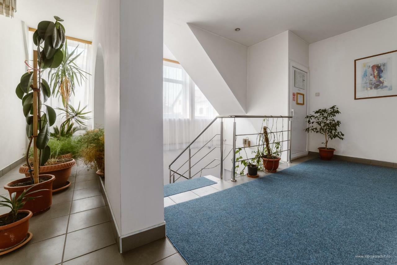Hotel Iris Tîrnăveni Zewnętrze zdjęcie