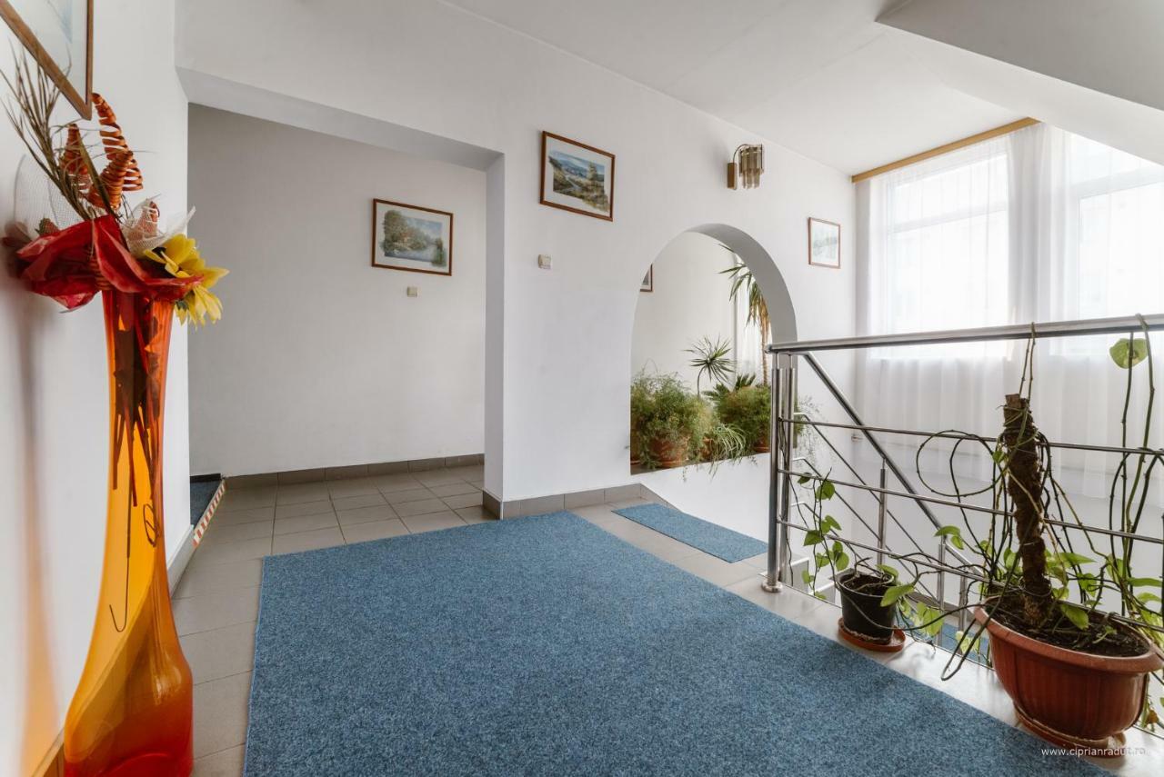 Hotel Iris Tîrnăveni Zewnętrze zdjęcie