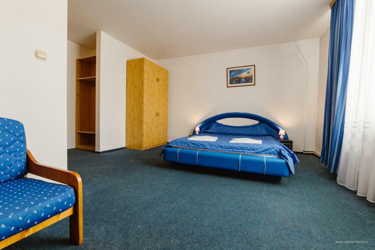 Hotel Iris Tîrnăveni Zewnętrze zdjęcie