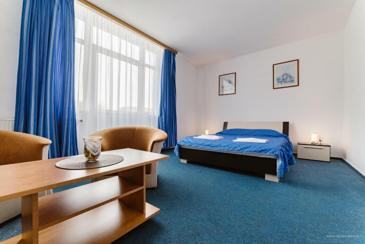Hotel Iris Tîrnăveni Zewnętrze zdjęcie
